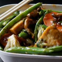 Vegetable Stir Fry · snap peas, green beans, carrots, mushrooms, onions, broccoli, crispy tofu
(VEG, V, GF)