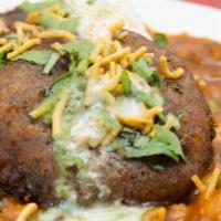 Ragda Pattice · Potato caked topped on chickpea curry garnished with yogurt and chutney