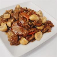 Beef With Mushrooms / 蘑菇牛 · Served with white rice.