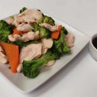 Steamed Chicken With Broccoli / 蒸芥兰鸡 · Served with white rice.