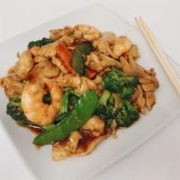 Dragon & Phoenix In Our Special Sauce / 龙凤配 · Stir-fried sliced chicken and jumbo shrimps assorted with Chinese vegs. Hunan and szechuan s...