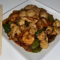 Szechuan Triple Crown In Szechuan Sauce / 四川三样 · Spicy. Jumbo shrimp, sliced white meat chicken, and scallop with veg. Hunan and szechuan sty...