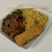 Beef With Broccoli Plate / 芥兰牛 · Served with egg roll and pork fried rice.