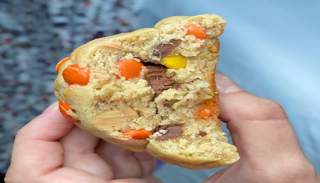 Mount Reese'S · 6 oz, Classic Batter, Peanut Butter Chips, Chocolate, Reese's Pieces, Mini Reese's Cup Middle