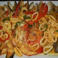Parrillada De Mariscos · Grilled Seafood Mix)(Langosta, Filete De Camarones, Almejas, Calamares, Mejillones, Langosti...