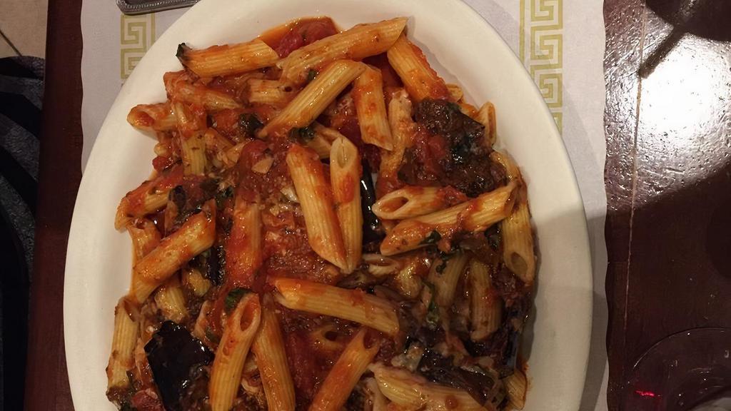 Pollo Con Pasta · Choice of penne, spaghetti, or linguini pasta with grilled chunks of marinated chicken breast and sun dried tomatoes tossed in house made marinara sauce.