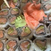 Sushi Platter · 7pcs assorted nigiri sushi and tuna or California roll.