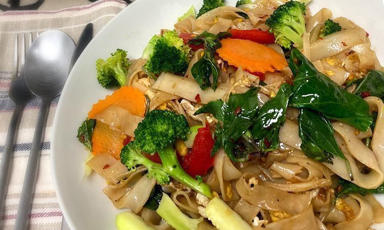 V-N2. Drunken Noodle (Vegan) · Stir-fried flat rice noodles tofu (can substitute protein), Chinese broccoli leaf, cabbage, tomatoes and broccoli in a flavorful spicy brown basil sauce garnished with fresh basil leaves