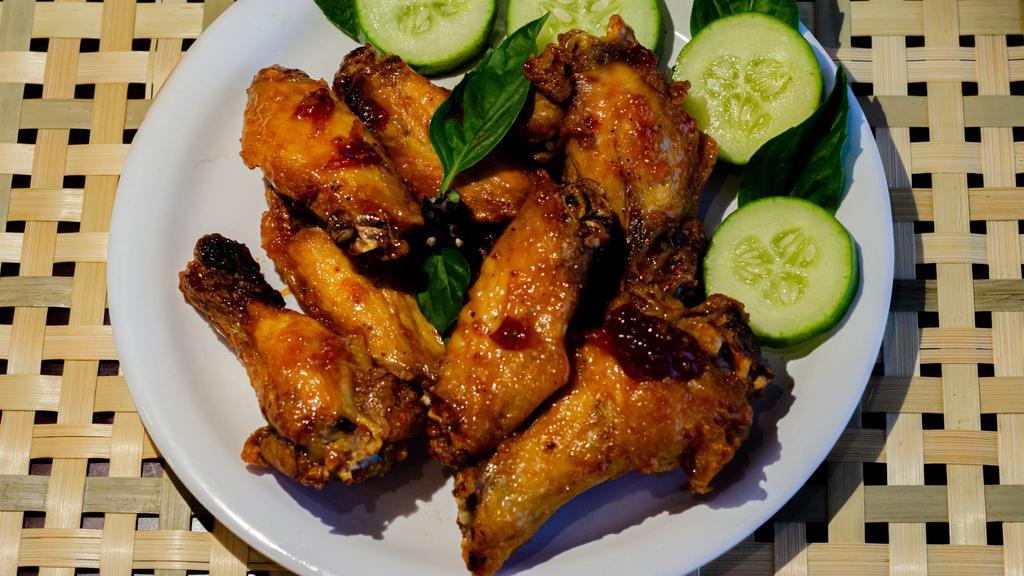 Cánh Gà Chiên Nước Mắm/ Fried Chicken Wing With Fish Sauce  · Fried Chicken With Fish Sauce and Vegetables.