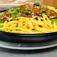 Cold Sesame Noodles 冷面 · Lo mein noodle sprinkled with sesames and topped with house buttery sauce.