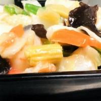 Seafood Combination 海鲜大会 · Lobster, crab meat, jumbo shrimp, and sea scallops with mixed vegetables. Served with rice.