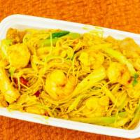 Singapore Chow Mei Fun 新加米粉 · Hot and spicy. Rice noodles with shrimp chicken and roast pork.