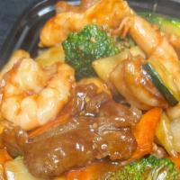 Miku Triple Delight · Jumbo shrimp, beef chicken and mixed veg stir-fried with chefs special brown sauce.
